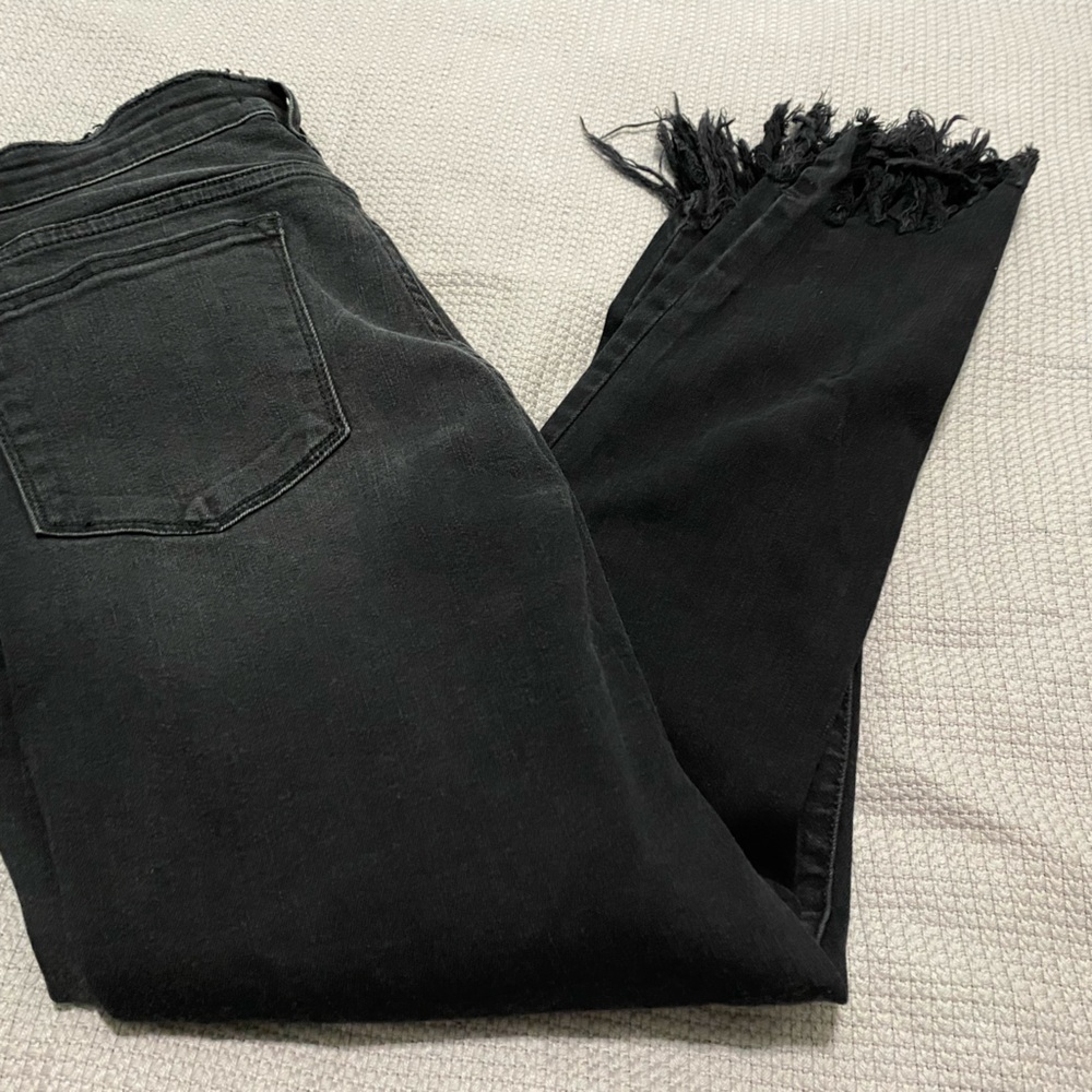 Judy Blue Women's Mid Rise Black Hem Fray Skinny Jean Size 13/31 GUC